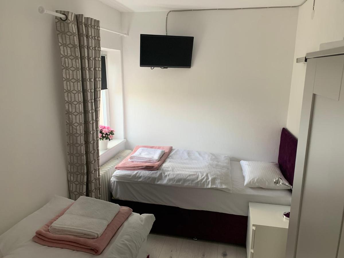 Feathers Apartments แฮร์มากอร์ ภายนอก รูปภาพ